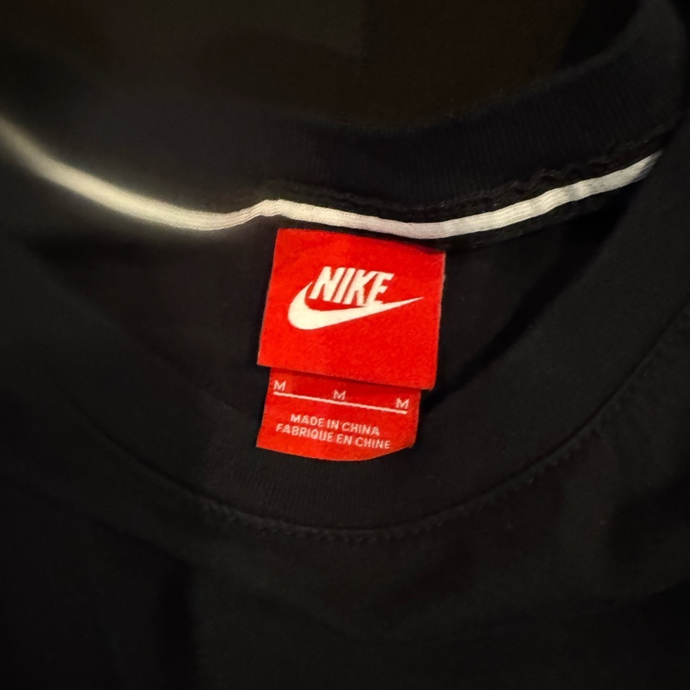 Nike Just Do It Long Sleeve Shirt Black Red Graphic Athletic Top Size Medium - Picture 2 of 3